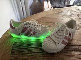 Adidas Superstar Sneaker Gr.32 weiss rosa Licht LED top