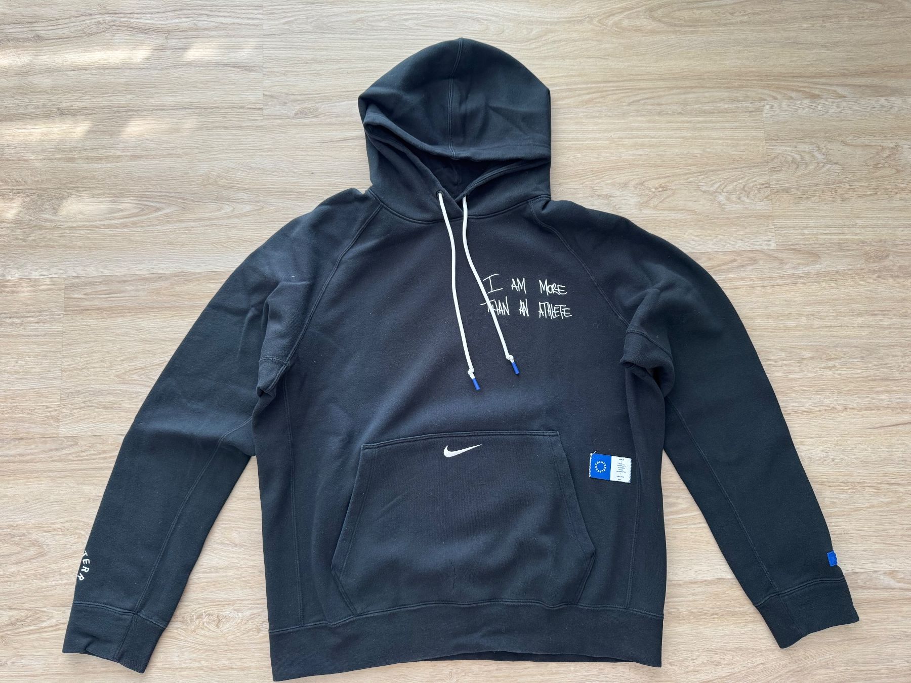 Nike Pulls & Sweat-shirts: Nike Kaputzen-Pullover schwarz, L – D'occasion à Maisprach par jokoundklaas