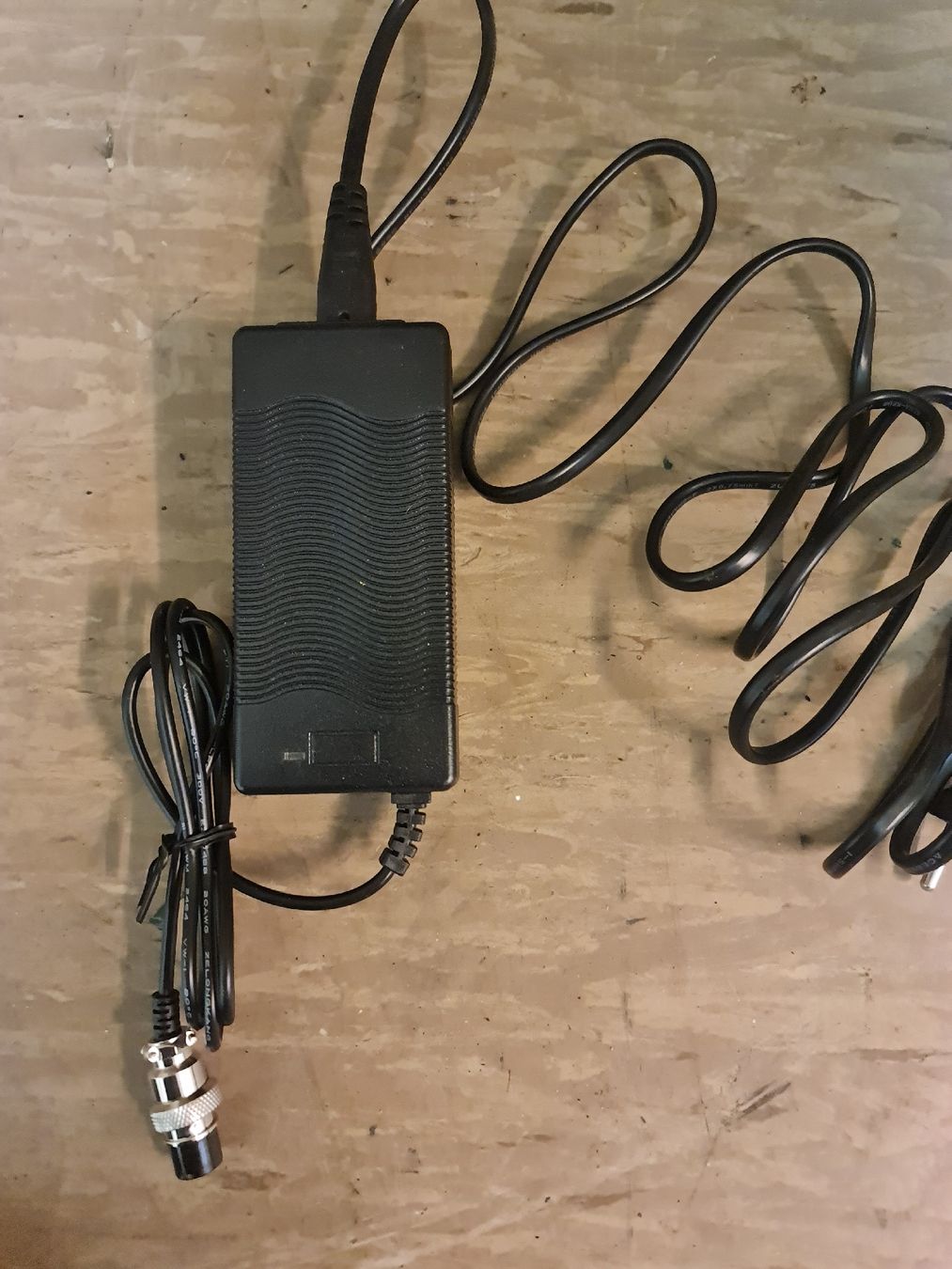 Caricabatterie: Ladegerät/Netzteil, AC/DC Adapter, Input 100-240V, Output 42 – Usato da Rheinfelden venduto da ritterhonda1986 2