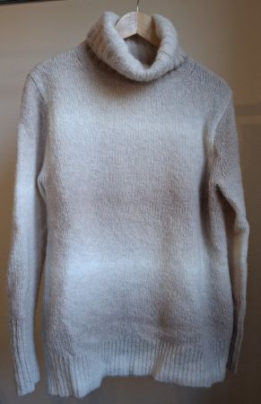 Beautiful JOSEPH turtleneck sweater