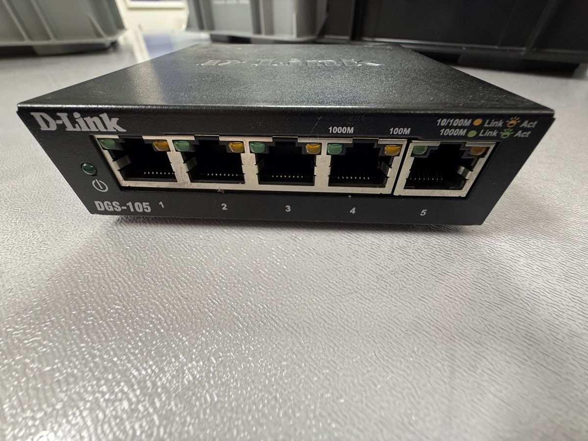 Dlink Hub & Switch: Switch D-Link 5 Ports – Usato da Schlatt ZH venduto da Flaebe 1