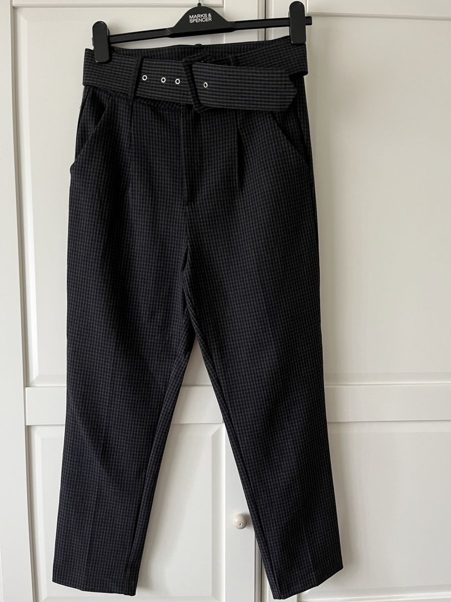 Pantalons: Stoffhose mit Gürtel – Neuf (Voir description) à Allschwil par eyl_bb8q 4