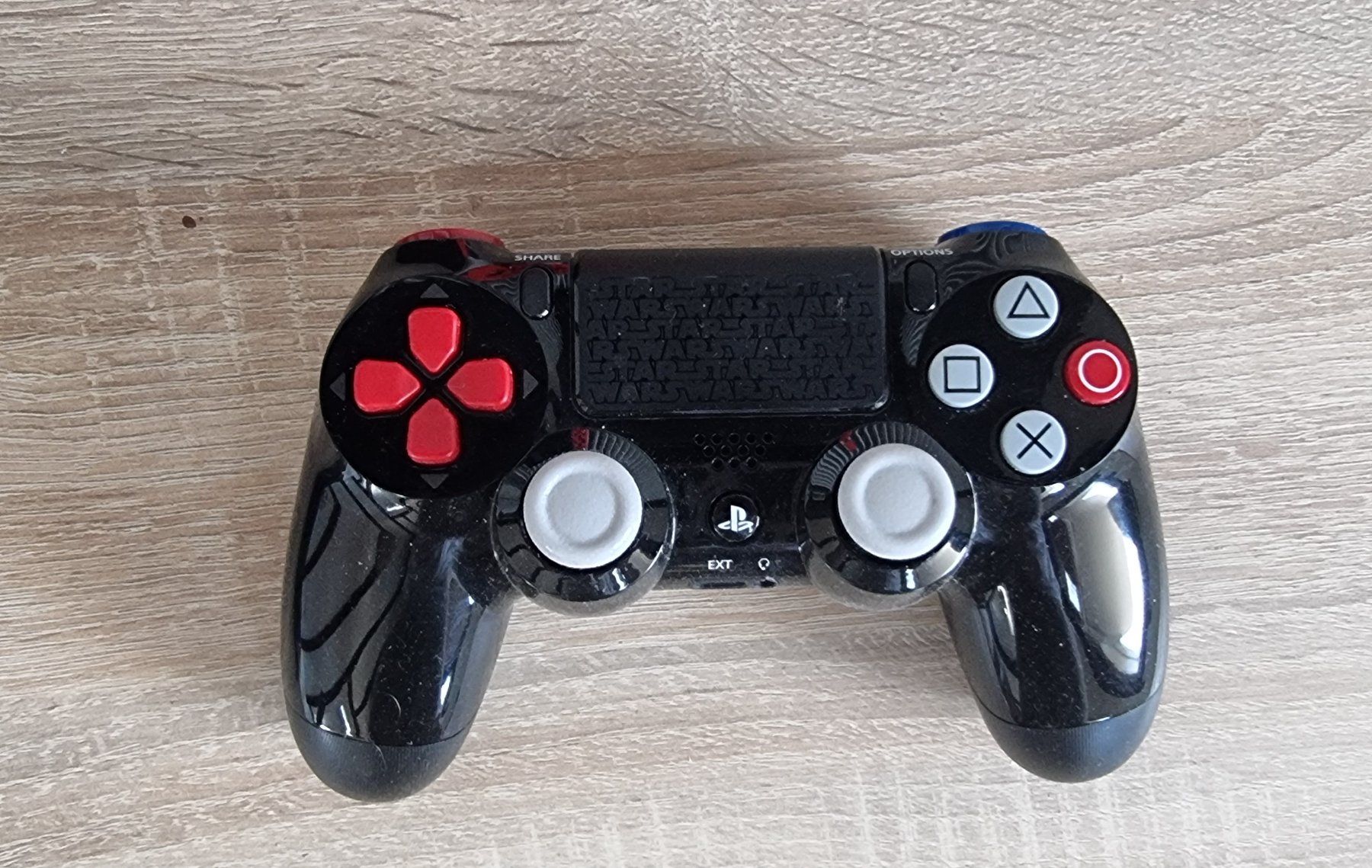 Sony Controller: PS4 Controller Star Wars Edition – Usato da Bern venduto da tob_p5l5