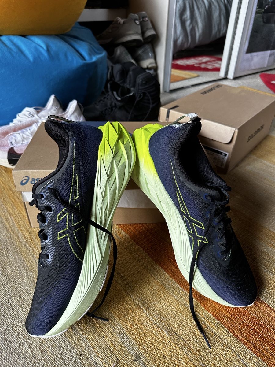 Asics Chaussures hommes: Asics Novablast 4 EU44 – Neuf (Voir description) à Villars-Burquin par Iliasso 1
