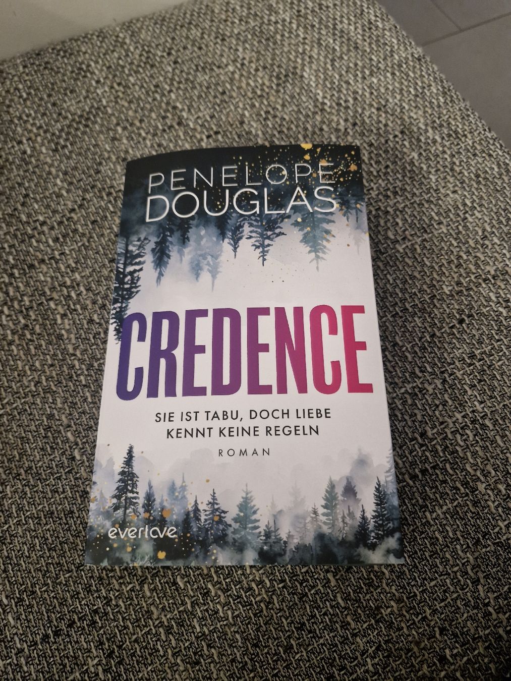 Bücher: verkaufe "Credence" – Neu (gemäss Beschreibung) aus Boswil von mir_z8w2