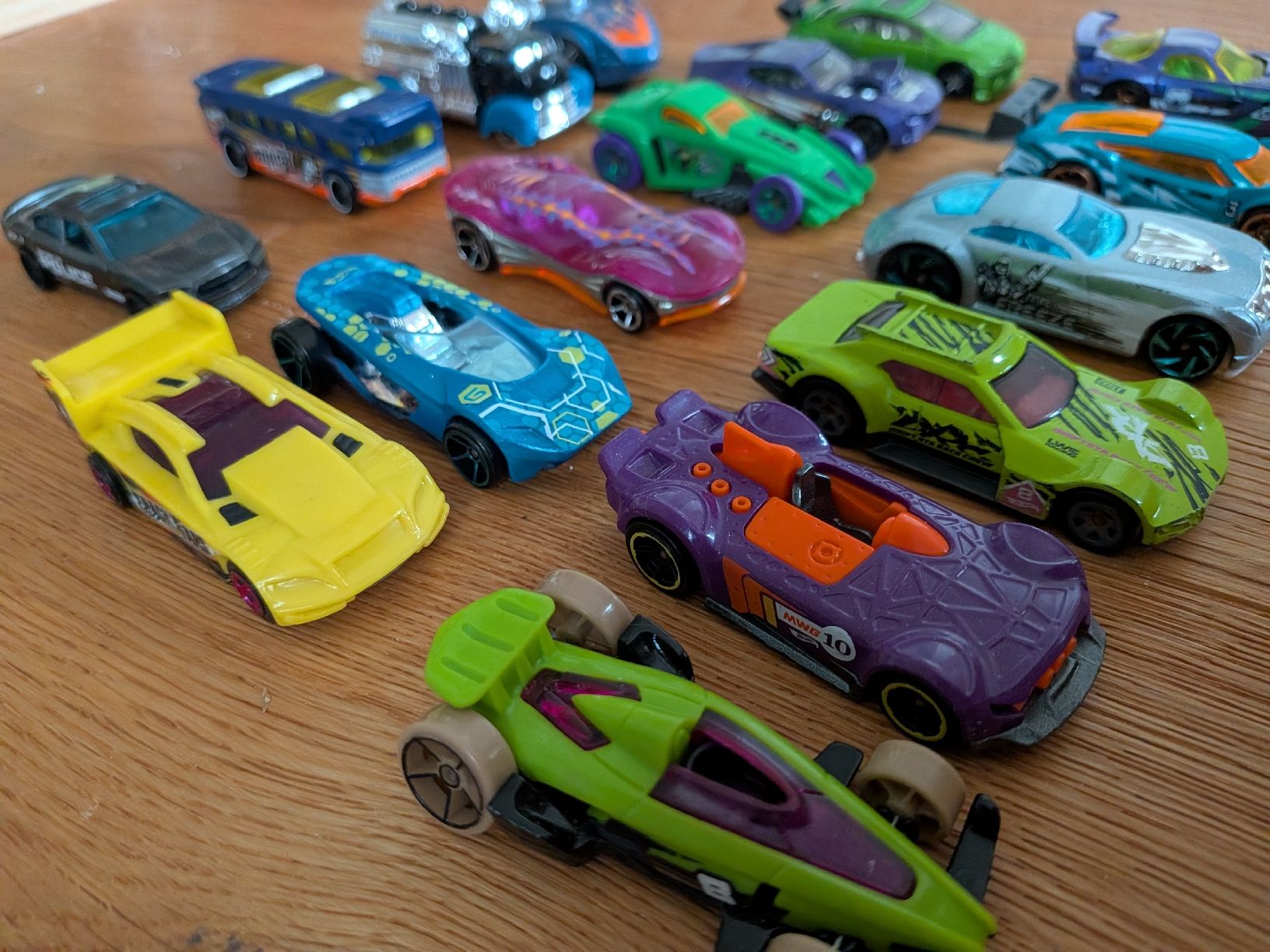 Hot Wheels Modellini d'auto: Grosses HotWheels Set Auto – Usato da Wald ZH venduto da rammyly 3