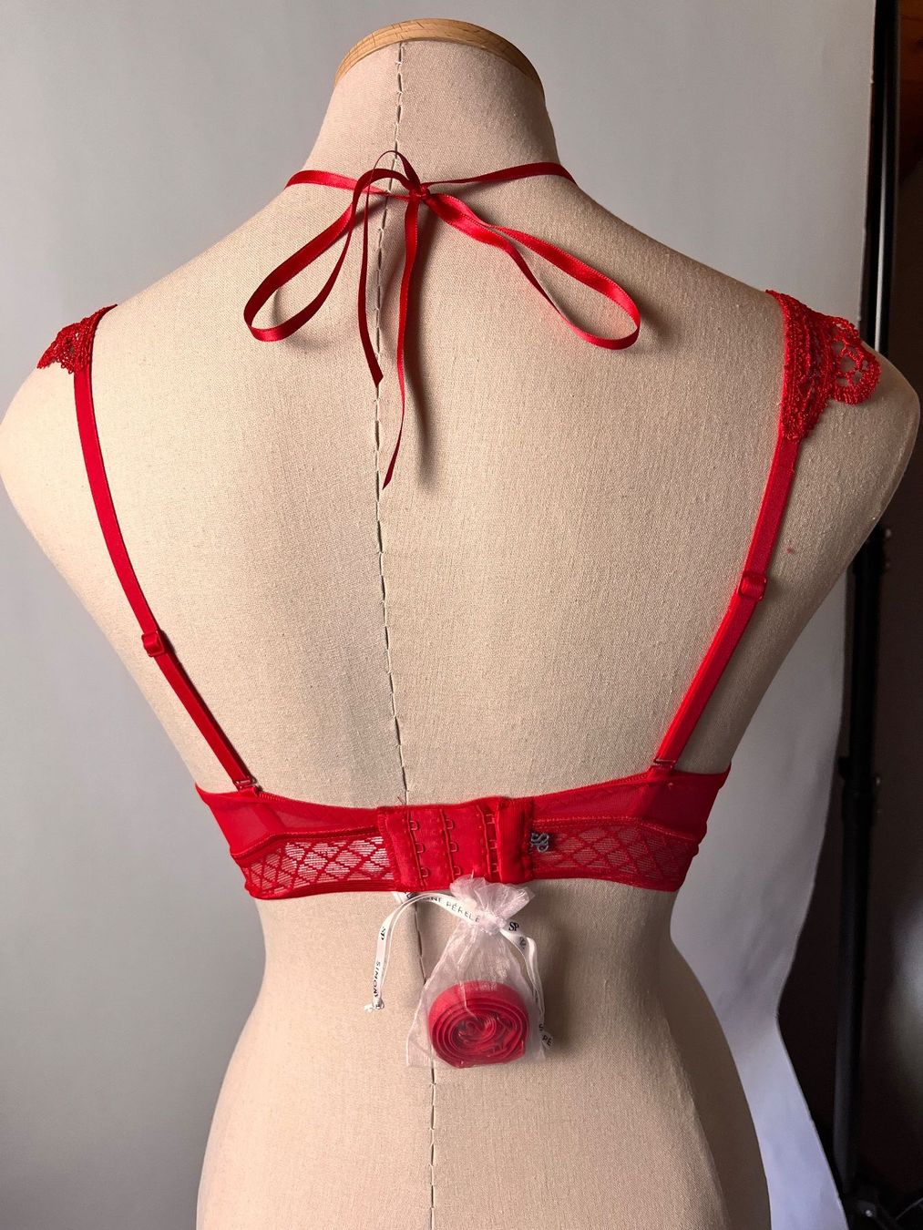 Sonstige Unterwäsche: Schalen-BH, SIMONE PERELE, Grösse 75 A – Neu und originalverpackt aus Rudolfstetten von gst_g7xl 3