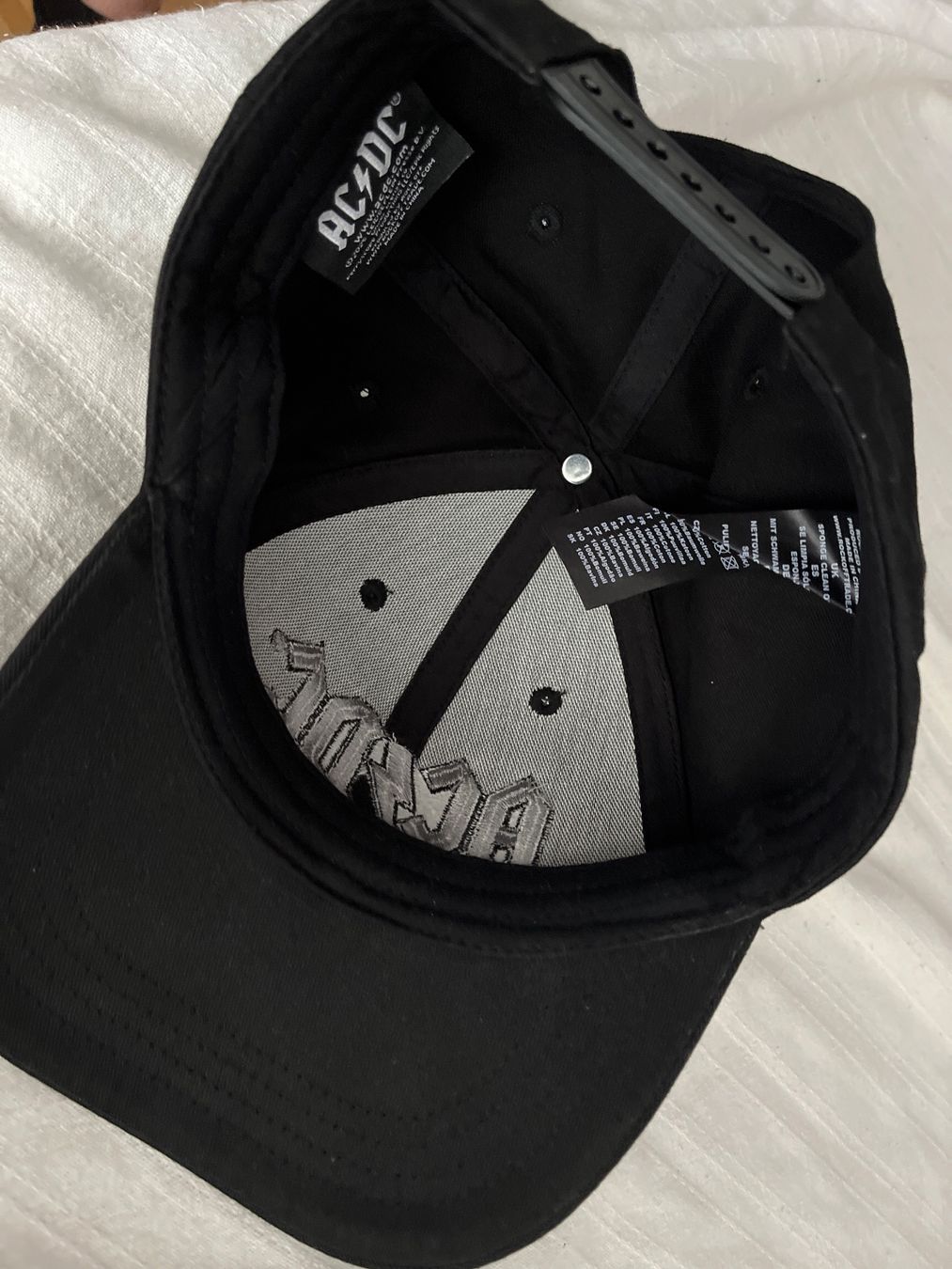 Altro in  Abbigliamento & Accessori: AC/DC Cap NEU – Usato da Basel venduto da patku79 1