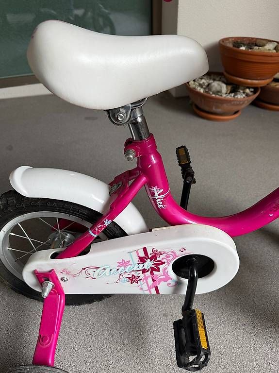 Velos: Kindervelo mit Hilfard gute Zustand – Gebraucht aus Wallisellen von Marij1986 1