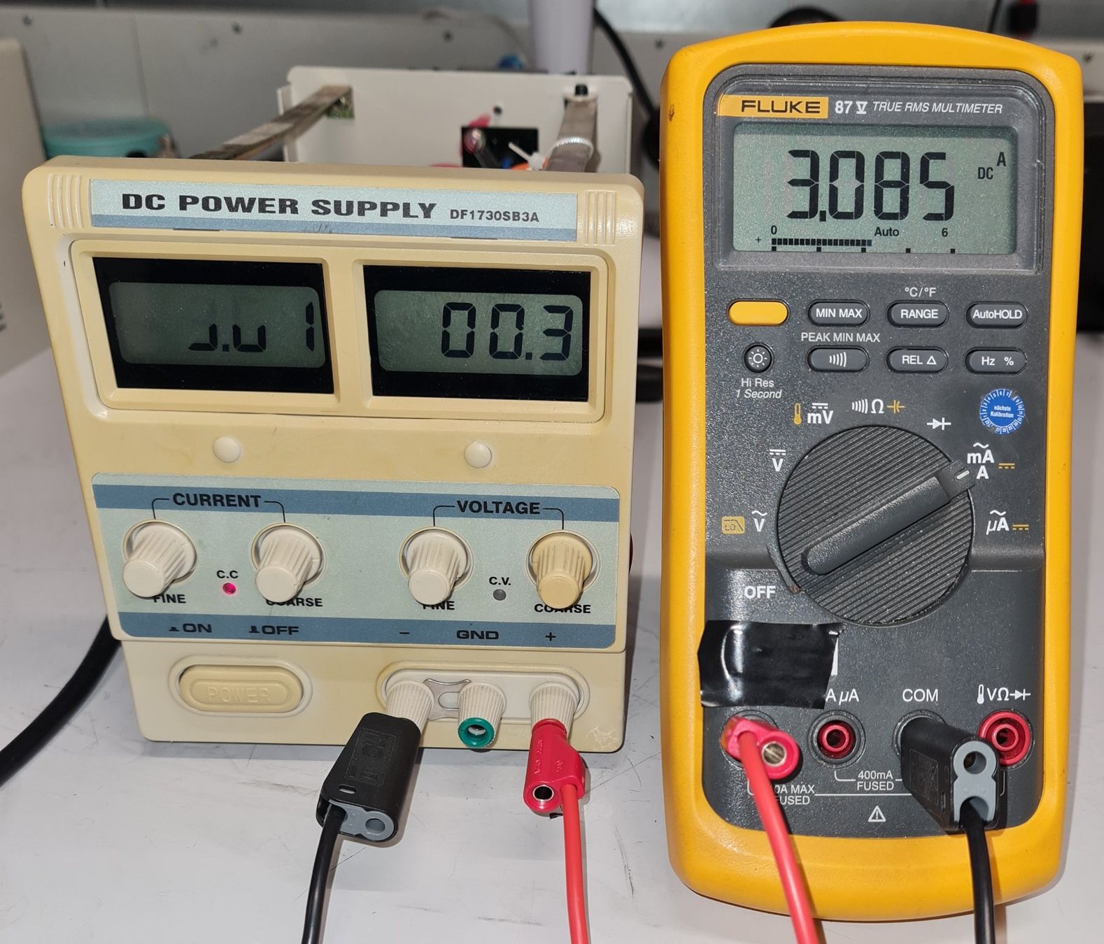 Elektrotechnik: Labornetzgerät DF1730SB3A, 0-30V, 0-3A – Gebraucht aus Horw von Arta20000 2