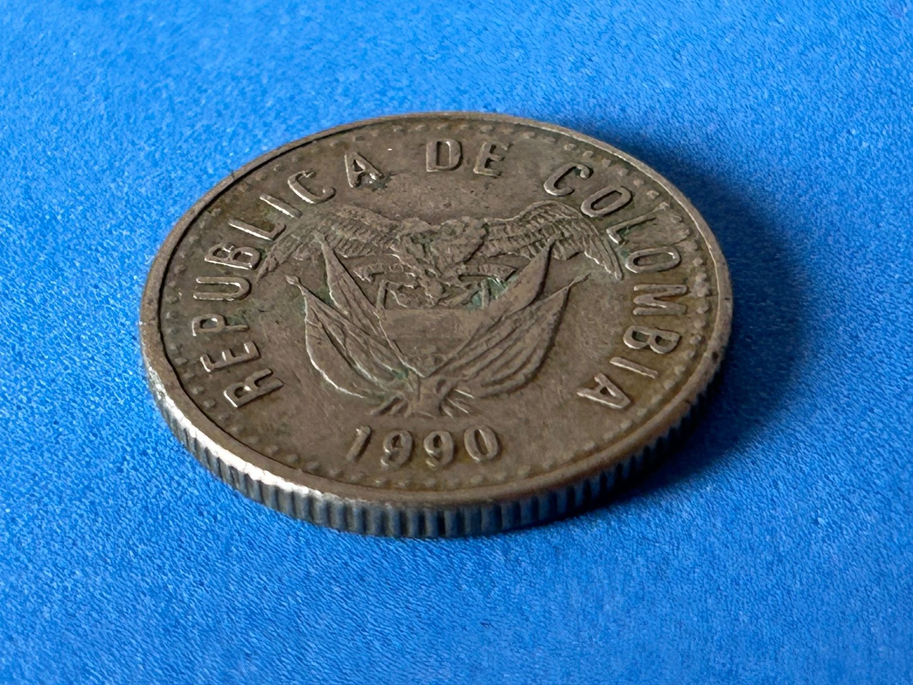 Tutti le monete: Colombia - 10 Pesos 1990 – Usato da Corcelles NE venduto da AJKader 3