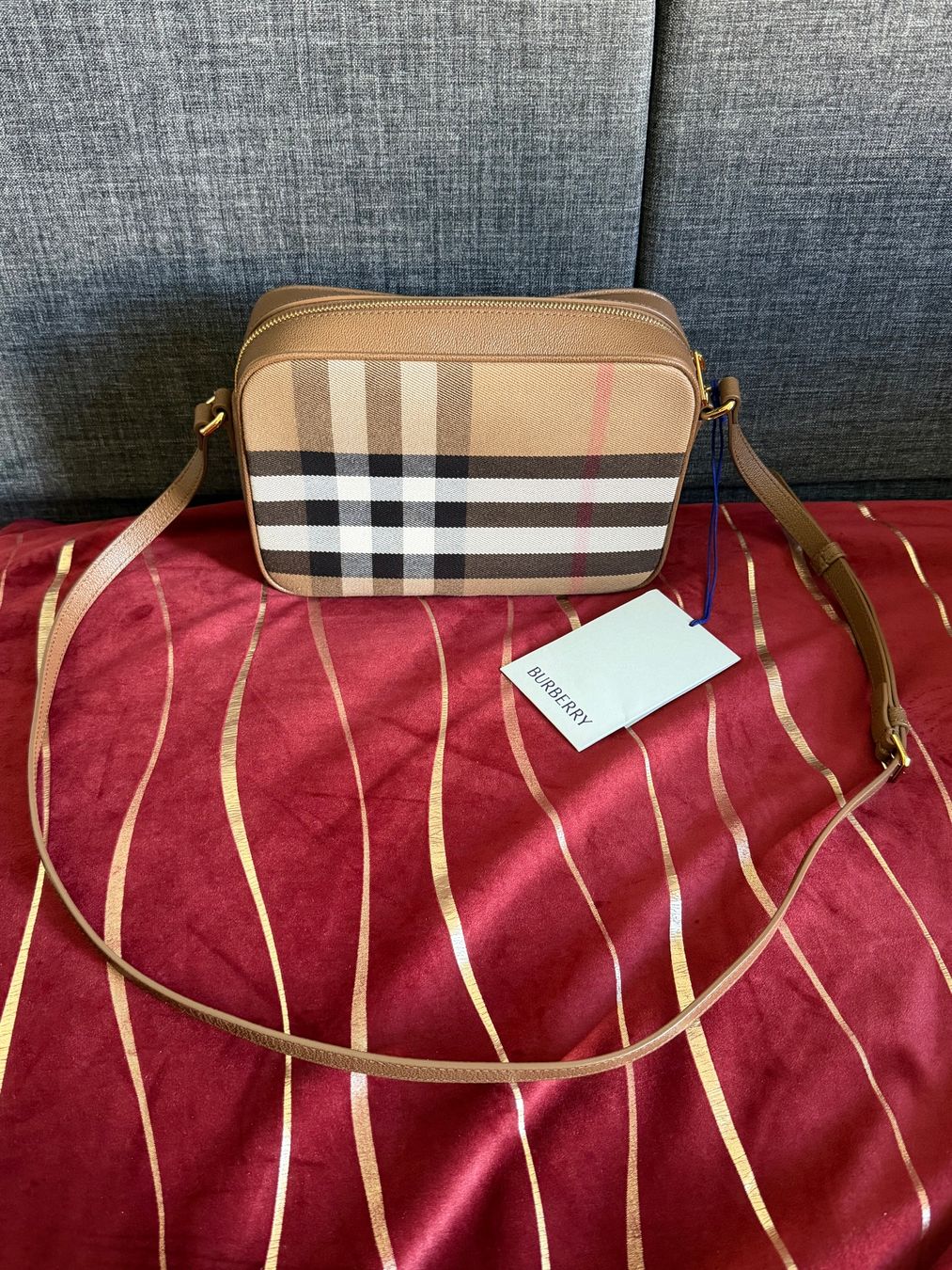 Burberry Sacs femmes: Neue Burberry Handtasche messanger NP 950 Euro – Neuf (Voir description) à Basel par Blausara707 1