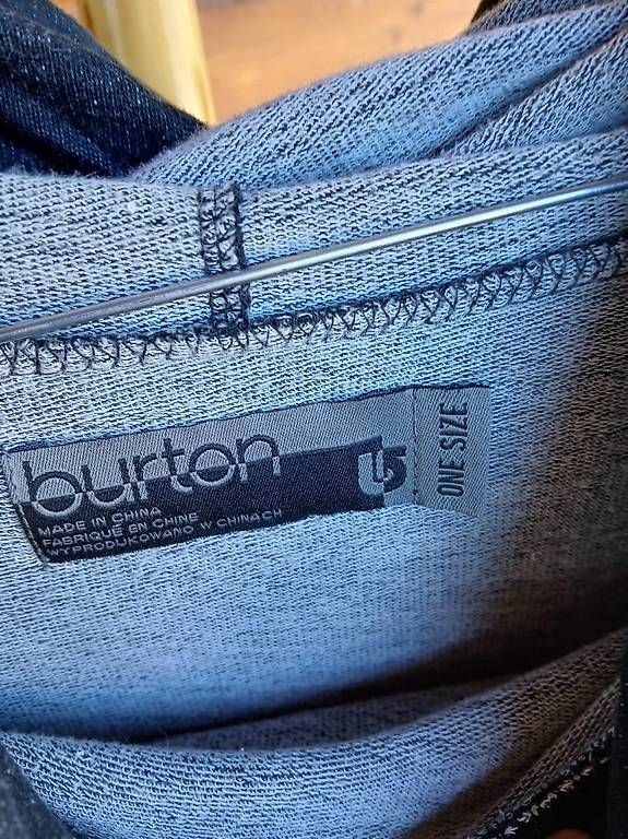 Maglioni & Felpe: BURTON Bat Hoodie – Usato da Ochlenberg venduto da Pbw_ardrobe 2