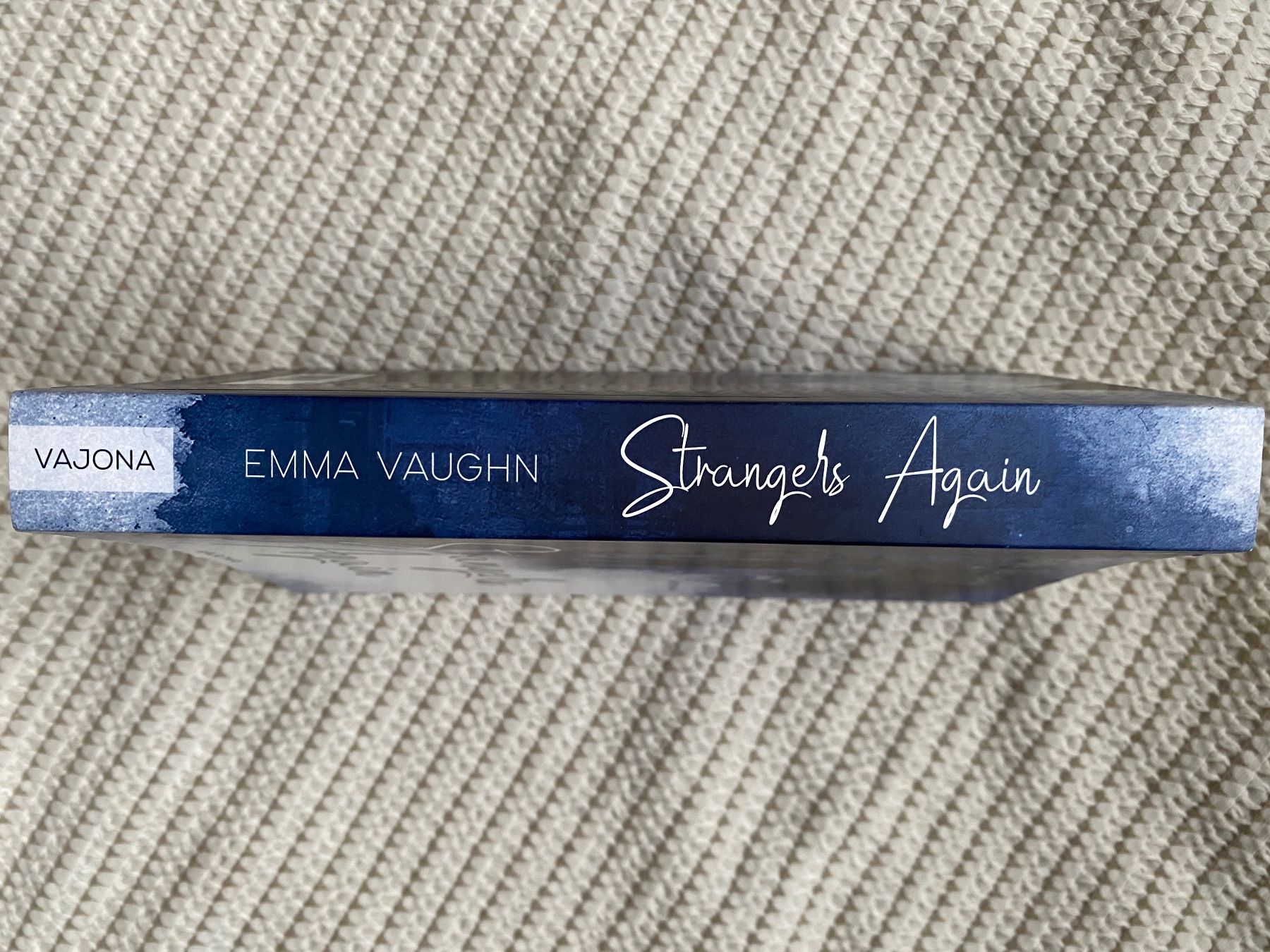 Libri: Strangers again, Vajona Verlag – Nuovo (secondo la descrizione) da Sevelen venduto da gig_py92 1