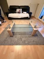 Table basse moderne avec plateau en verre, bon état!
