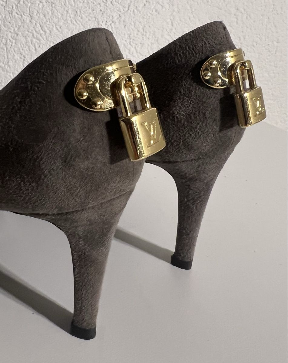 Louis Vuitton Scarpe da donna: Escarpins à talons hauts Louis Vuitton, taille 37,5 – Usato da St-Pierre-Clages venduto da ste_xk6p 9