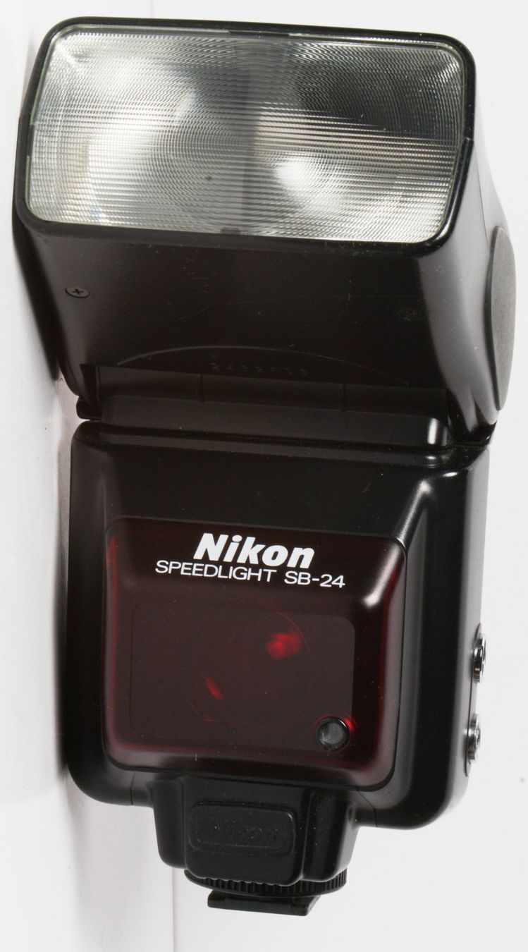 Nikon Flash: NIKON Speedlight SB 24 Blitzgerät – Usato da Lostorf venduto da real-value