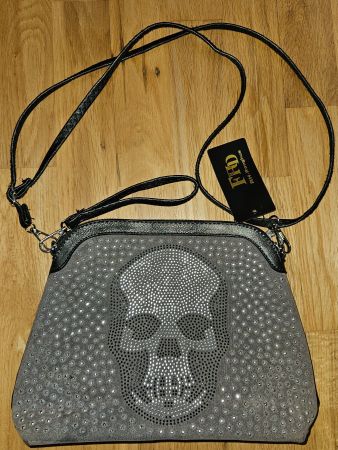 Tasche Damen mit Totenkopf-Applikation und Steinen neu