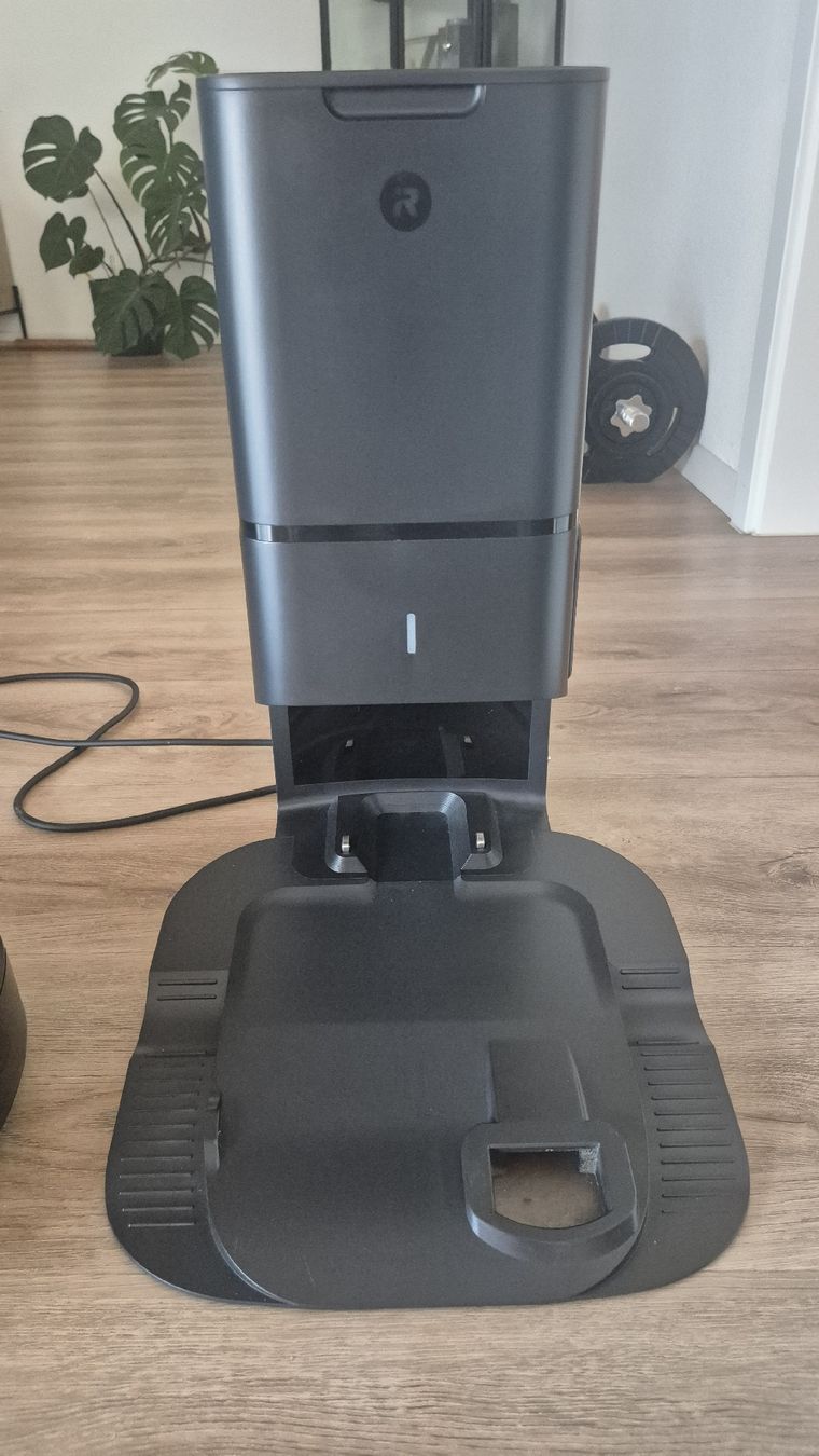 Irobot Aspirateurs & Accessoires: Roomba i5+ – D'occasion à Laupersdorf par pirmin_88 1
