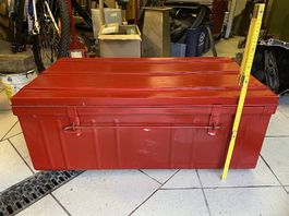 Caisse en métal outil ou rangement