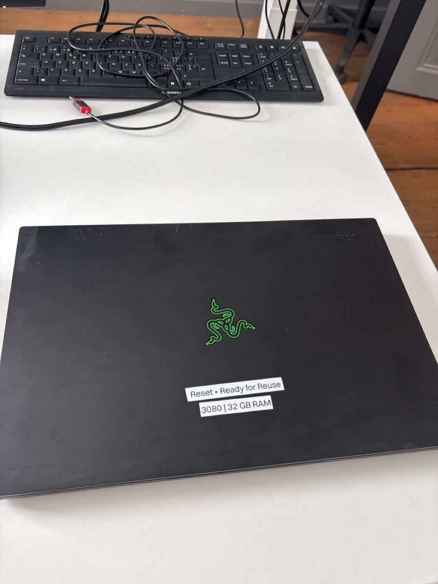 Razer Notebooks: Razer Blade 17 – Gebraucht aus Basel von lau_vr2d