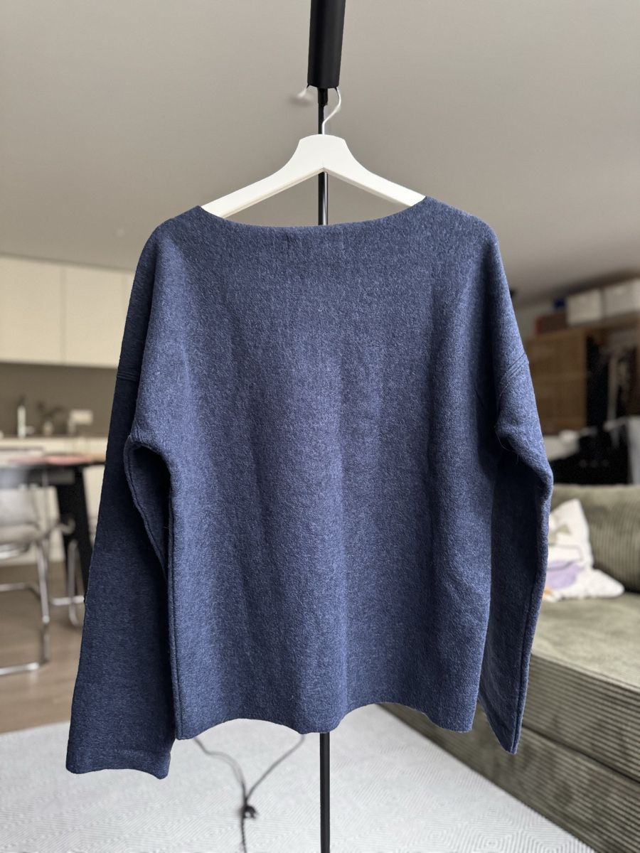 Calvin Klein Pulls & Sweat-shirts: Calvin Klein navy blue wool sweater – Neuf (Voir description) à Zürich par ari_cr2f 1