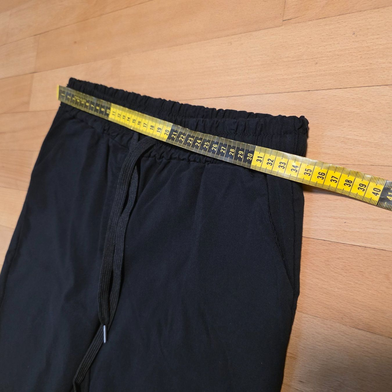 Pantaloni: Schwarze Sommer Shorts M bequem – Usato da Wald ZH venduto da CapLux 4