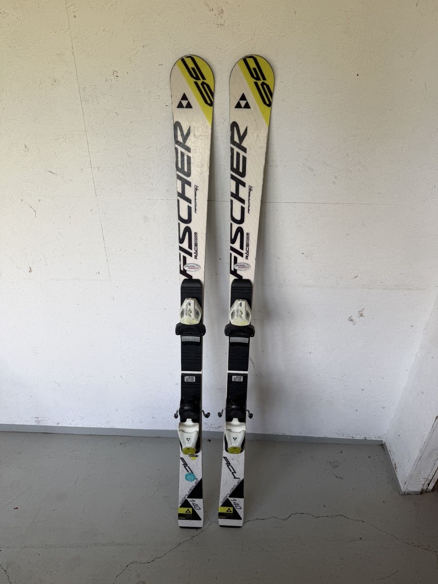 Fischer Sci: Fischer RC4 Worldcup GS 140 cm mit Bindung – Usato da Gurmels venduto da SwissShop21