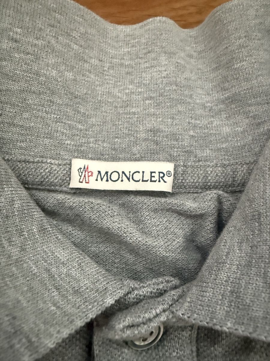 Moncler Polos: MONCLER POLOSHIRT IN GRAU – D'occasion à Goldach par jil_vnd8 1