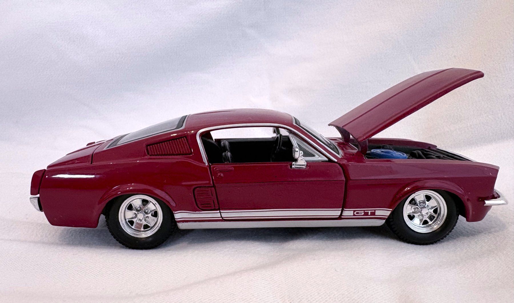 Modellini d'auto: Mustang Modelle & Buch "Vierzig Jahre" – Usato da Bassersdorf venduto da slothy 3