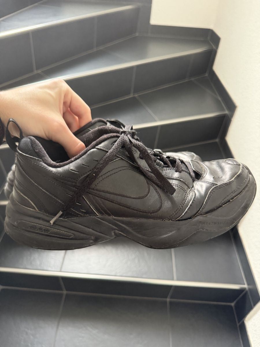 Nike Herrenschuhe: Nike Air Monarch IV black – Gebraucht aus Boudry von LuigiLoot