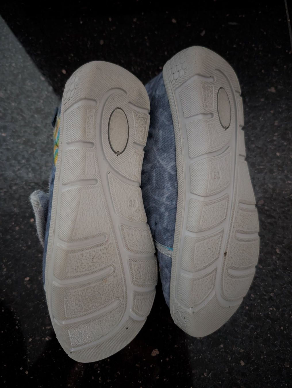Scarpe per ragazzi: Hausschuhe Richter Grösse 28 – Usato da Affoltern am Albis venduto da nyi_ph9f 1