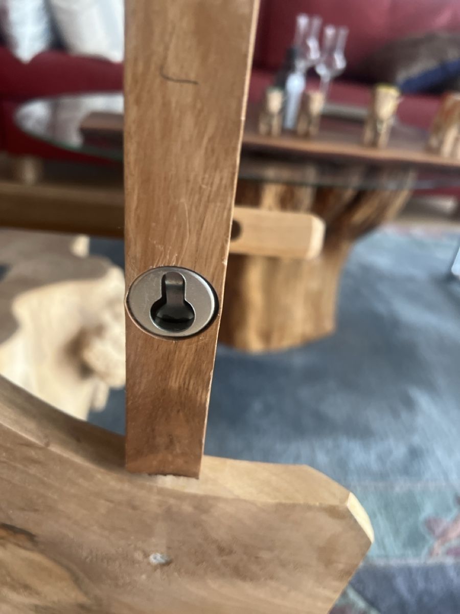 Guardaroba: Stabiler Nussbaum-Garderobe Einzelstück, rustikal, SwissMad – Usato da Rorschach venduto da TrendyDeals 6