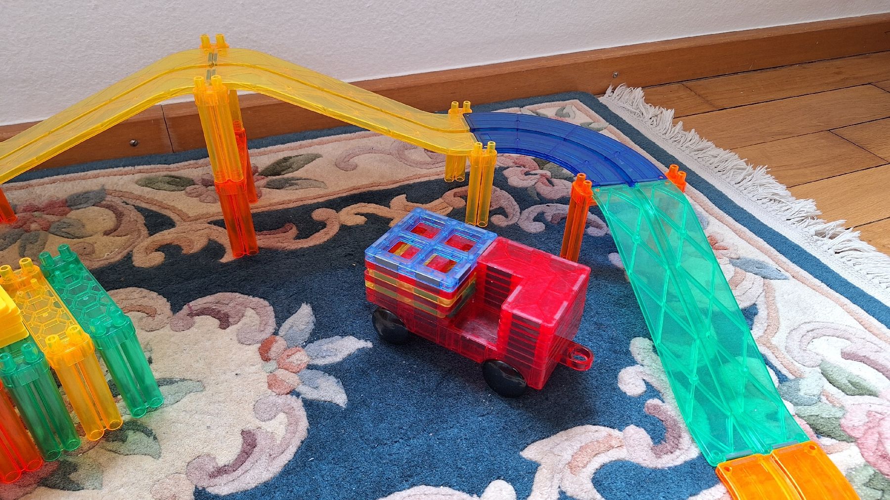 Kit di costruzioni: Magnetische Bausteine Set bunten Schienen – Usato da Zürich venduto da anna3929 1
