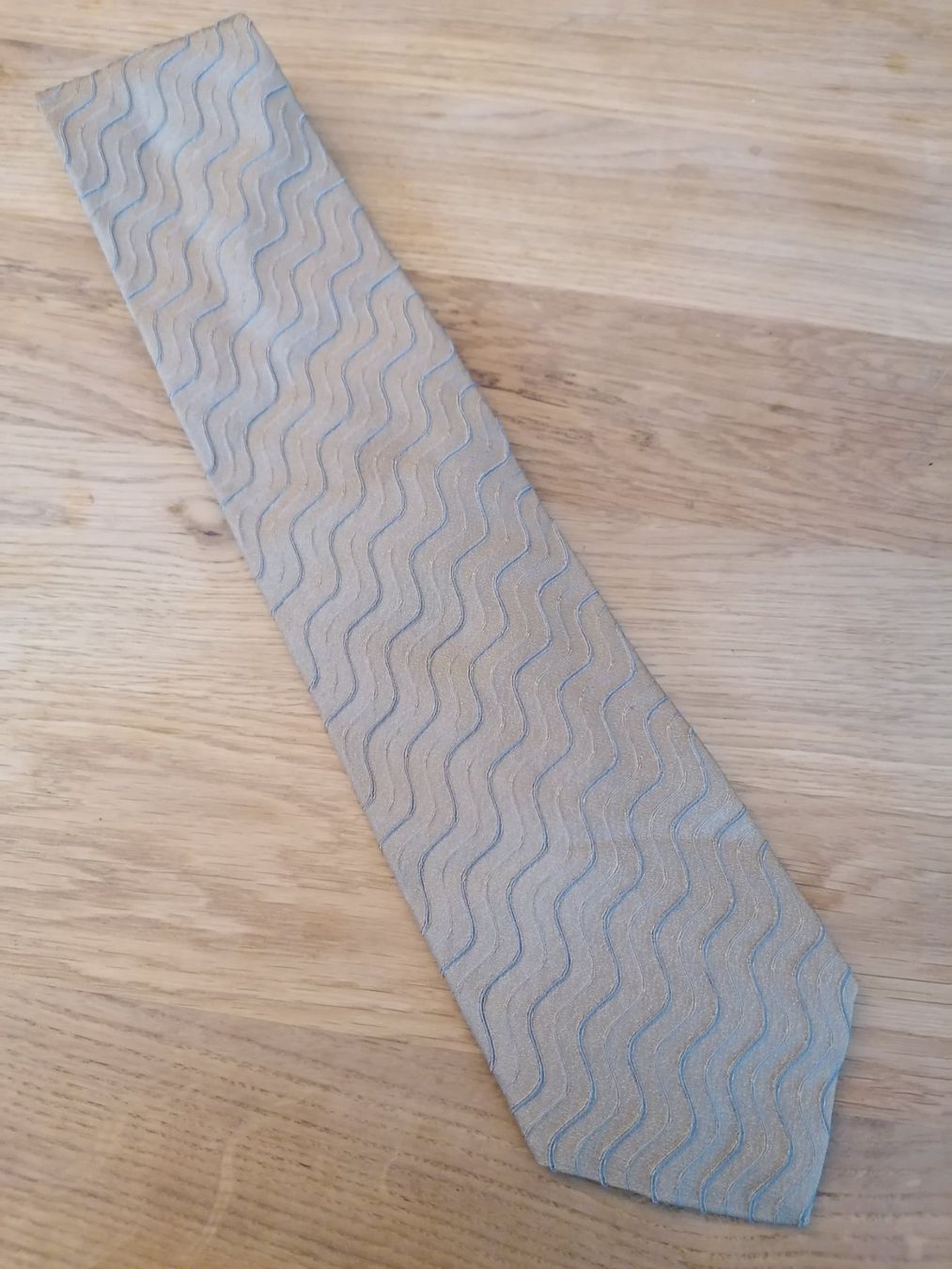 Hugo Boss Cravatte: HUGO BOSS Krawatte 100% Seide - Nr. 145 – Usato da Basel venduto da vintagecollector 1
