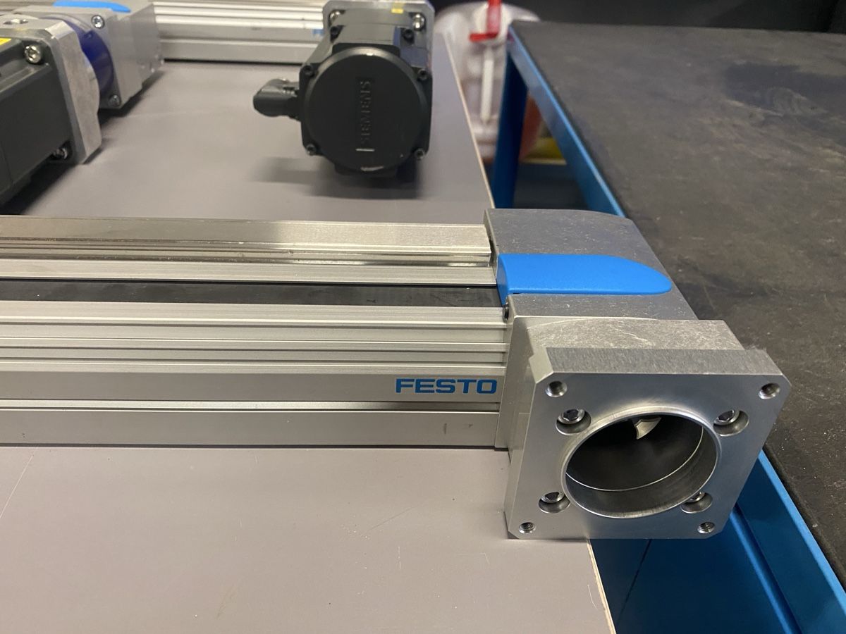 Festo Tutti gli attrezzi: Festo Zahnriemenachse – Usato da Wabern venduto da HK-Design 1