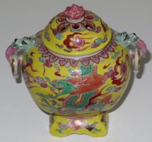 China: Porzellan Räuchergefäss, Höhe 15 cm