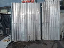 Garagentor Metalltor mit Tür und Rahmen