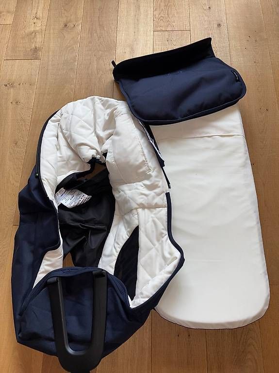 Bugaboo Kinderwagen: Bugaboo Fox 3 Complete Classic dark navy + viele Accessoires – Gebraucht aus Zürich von Noooiethai 3