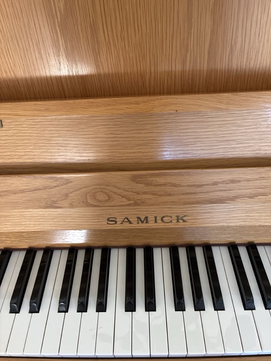 Musikinstrumente: Klavier – Gebraucht aus Zürich von Nadeliiin 1