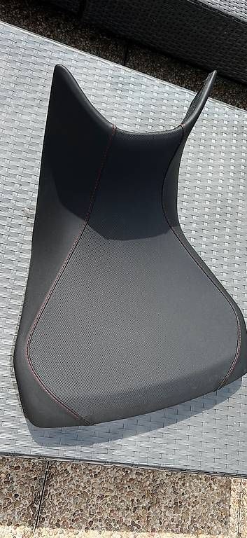 Toutes les pièces détachées moto: Ducati Multistrada Sitzbank – D'occasion à Nürensdorf par and_pxp5