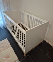 Schönes Babybett, Weiss/Holz, 3-fach höhenverstellbar, To...