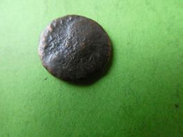 uralte Bronzemünze 16 mm   Stadttor   2.01 g