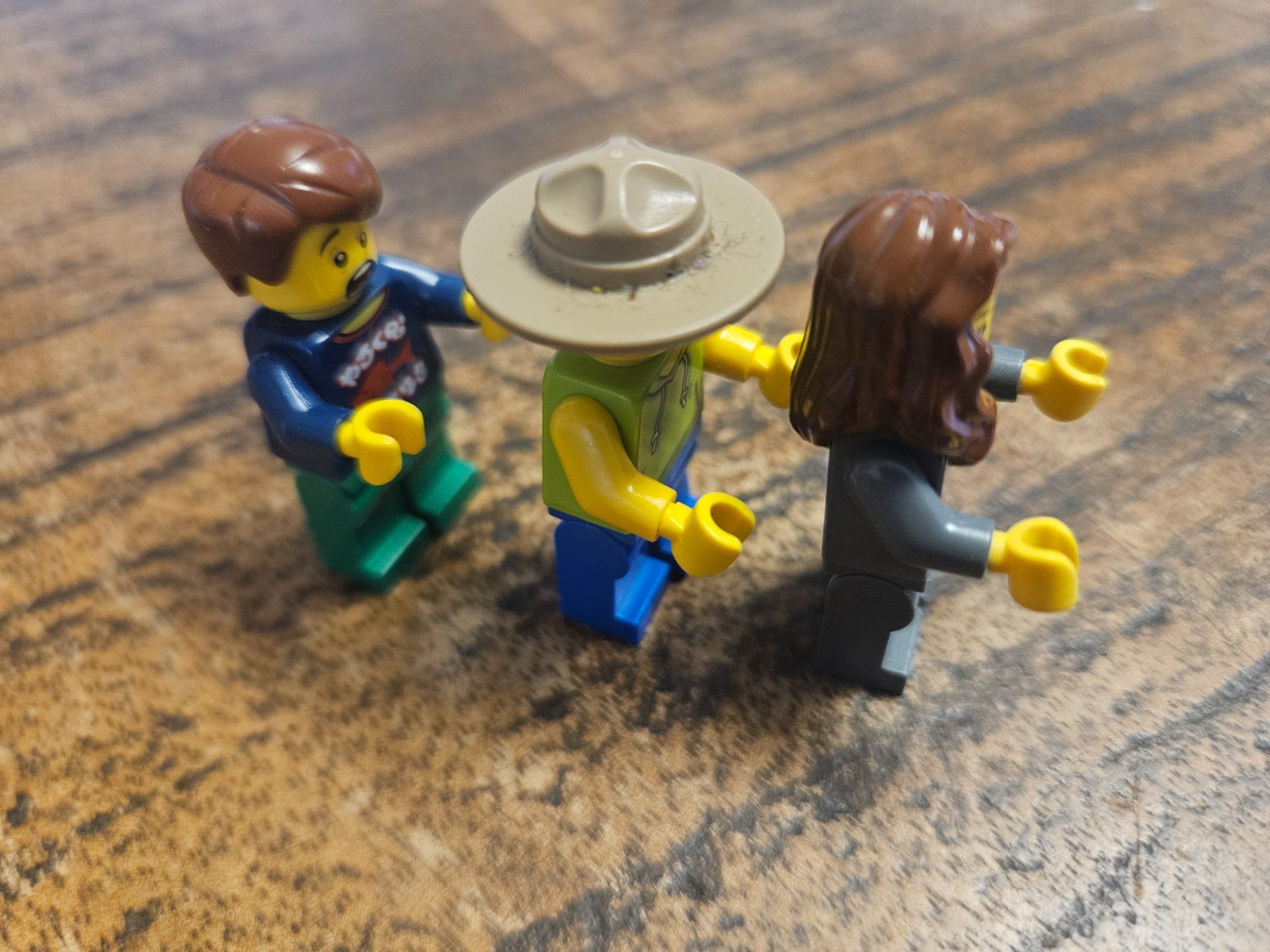 Lego Kit di costruzioni: lego lot de 3 figurines – Usato da Confignon venduto da Ecrofigs 3