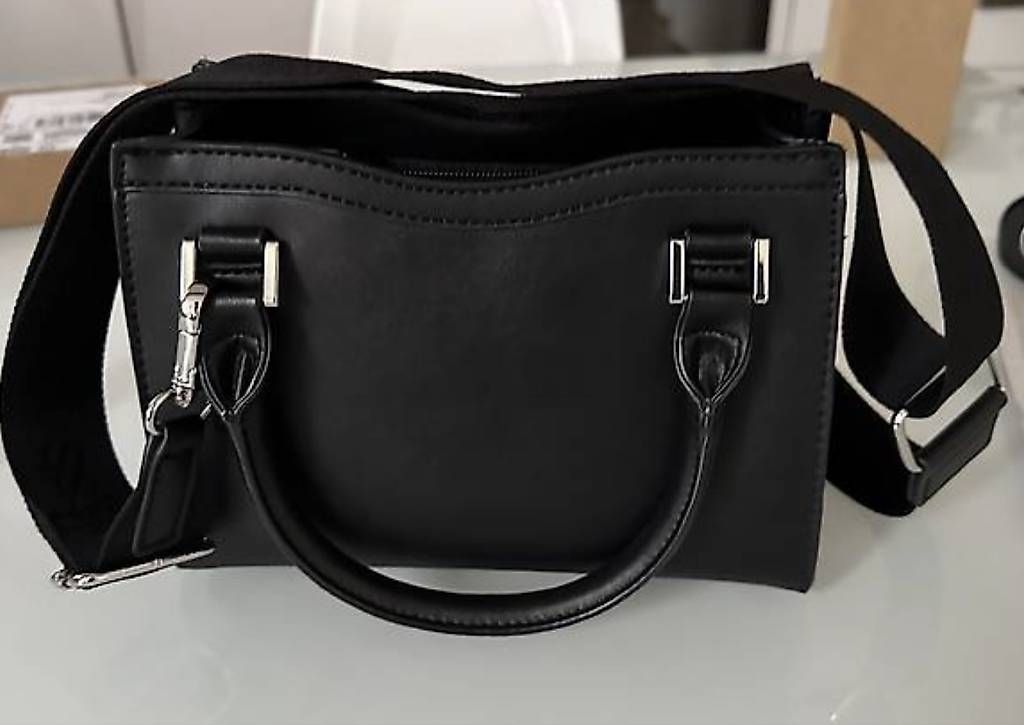 Sacs femmes: Guess mini bag – D'occasion à Mendrisio par esthetic111 1