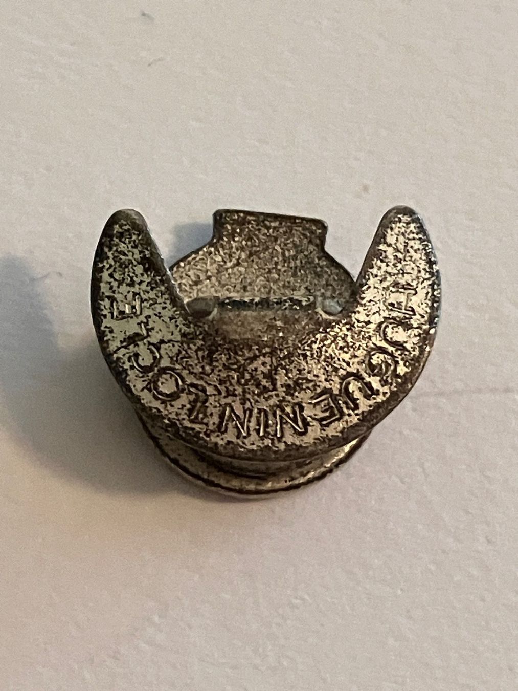 TCS Placchette & Badge: 1 Knopfpin TCS – Usato da Basel venduto da djwwpp 1