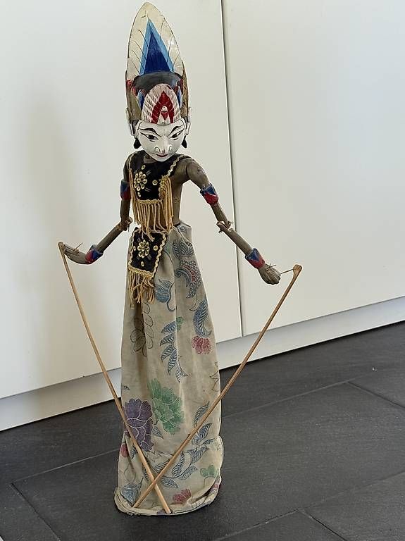 Statuette: Indonesische Stabpuppen – Usato da Reinach BL venduto da Beutling 1