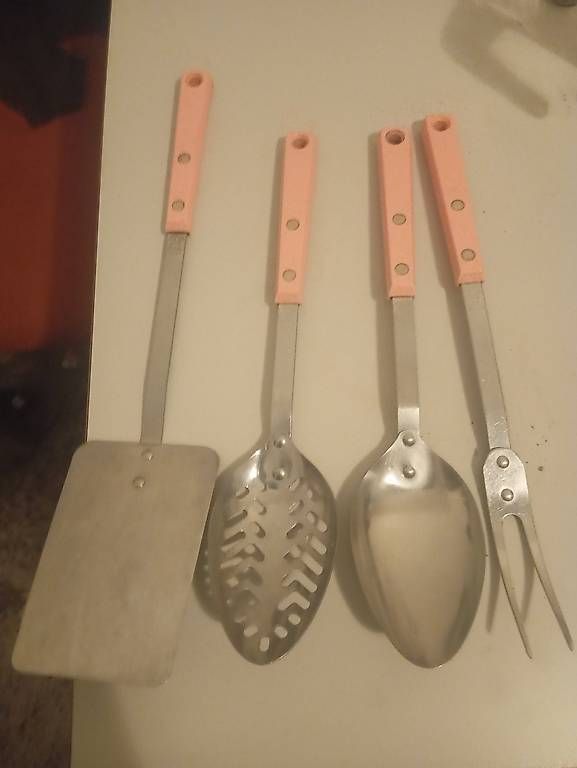 Bestecksets: EKCO Forge 1960 pink Blush 4 er Set – Gebraucht aus Basel von Petergunn