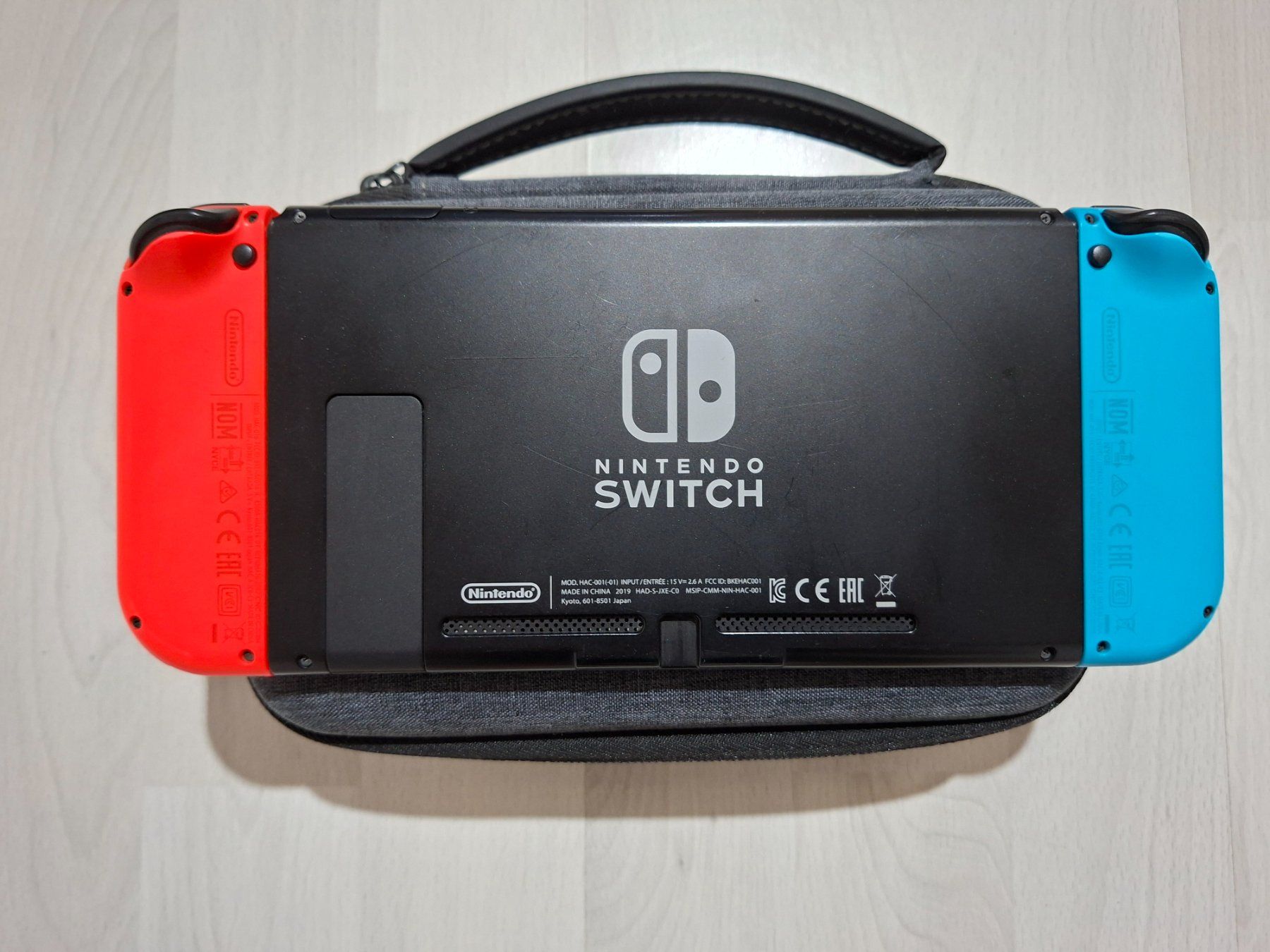 Nintendo Konsolen: Nintendo Switch + 4 jeux, une manette... – Gebraucht aus Valeyres-sous-Rances von gegg 5
