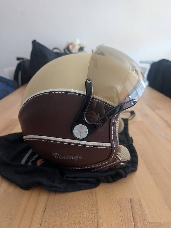 Voiturettes électriques: Zwei stilvolle Rollerhelme – D'occasion à Wallisellen par thehirsch 4